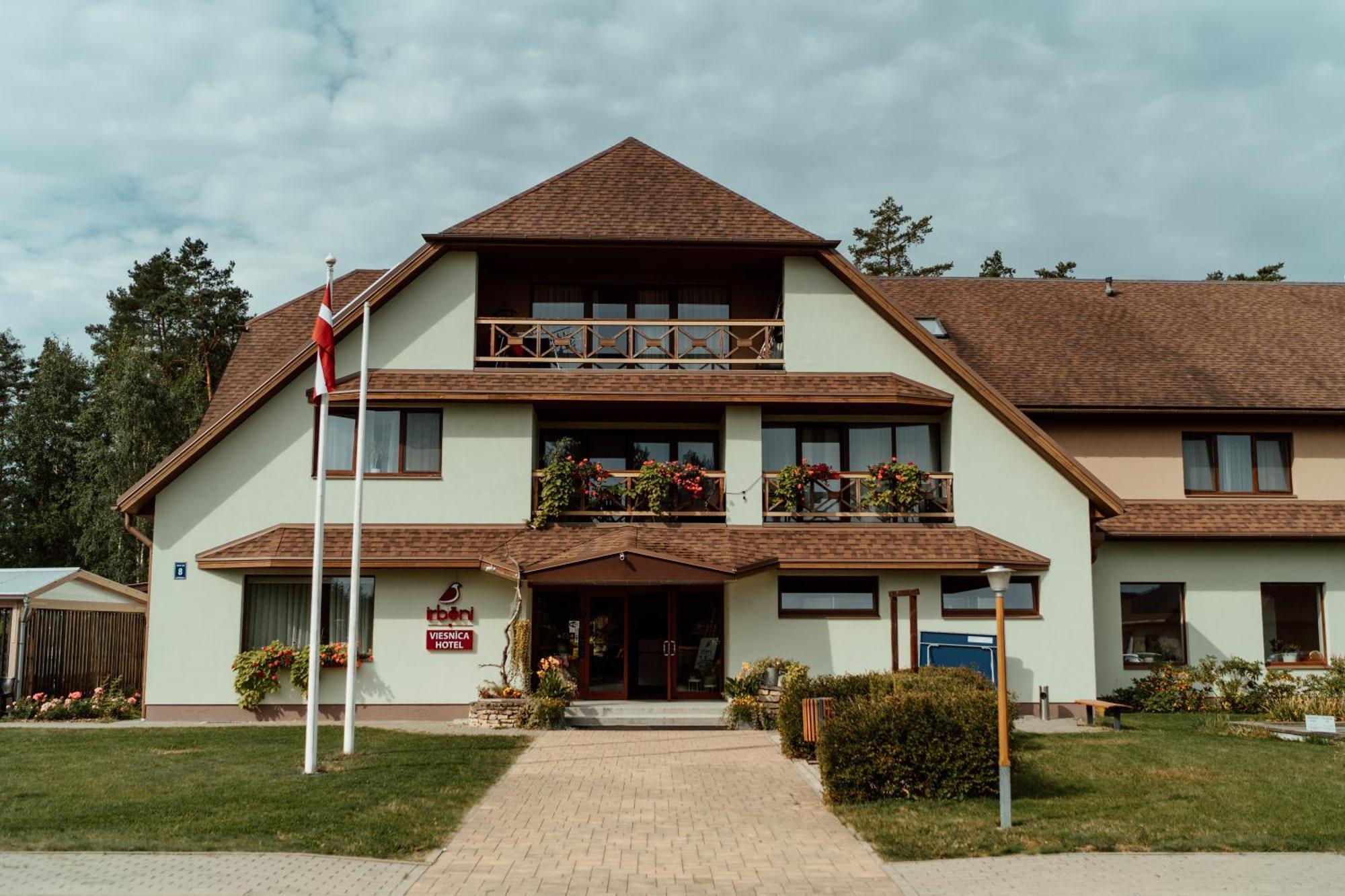 Irbeni Hotel Brivkalni Exterior photo