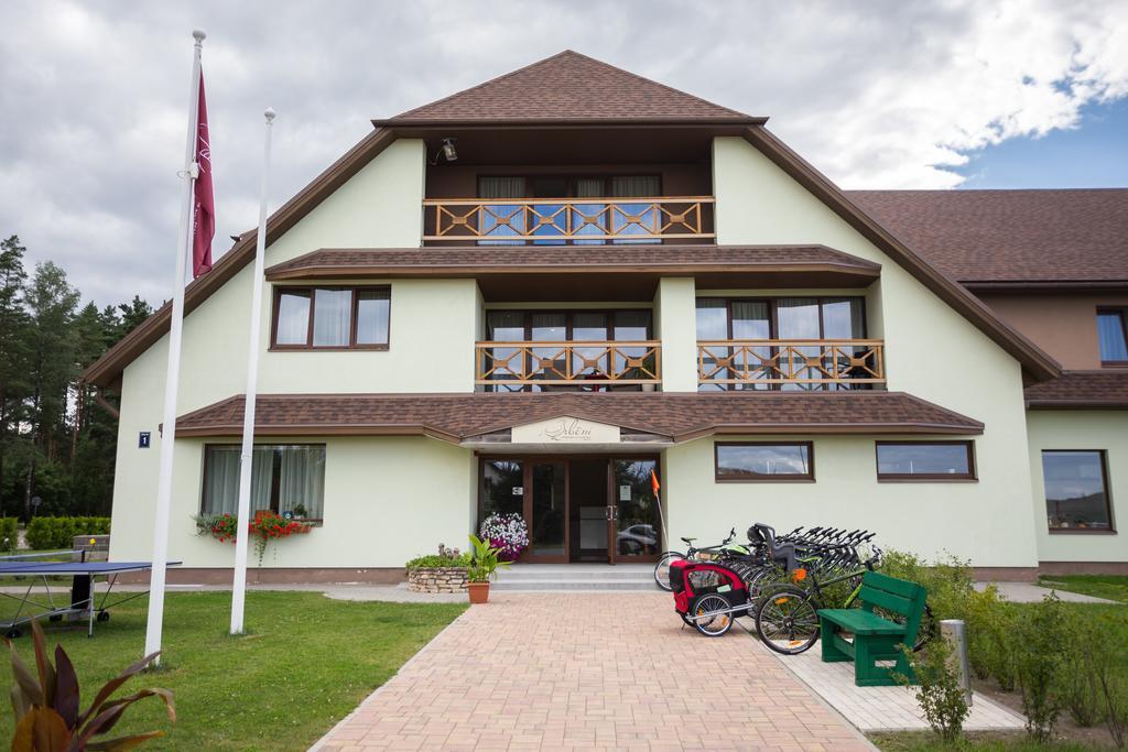 Irbeni Hotel Brivkalni Exterior photo